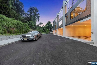 This truly unique, ultra high-end newer construction smart home - photo 3