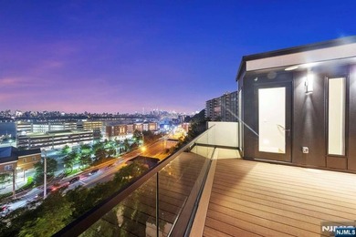 This truly unique, ultra high-end newer construction smart home - photo 4