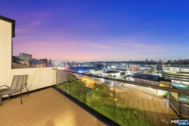 This truly unique, ultra high-end newer construction smart home - photo 6
