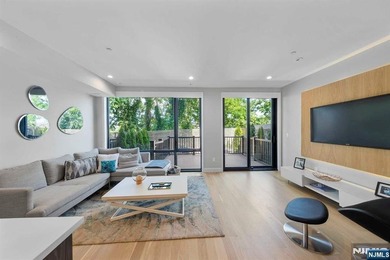 This truly unique, ultra high-end newer construction smart home - photo 9
