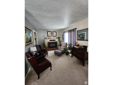 Gorgeous and generously-sized 3 story home on a quiet street in - photo 3