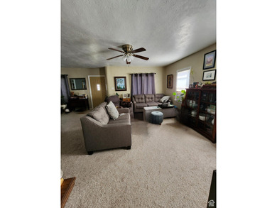 Gorgeous and generously-sized 3 story home on a quiet street in - photo 4