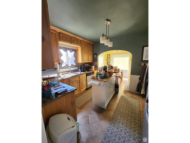 Gorgeous and generously-sized 3 story home on a quiet street in - photo 10