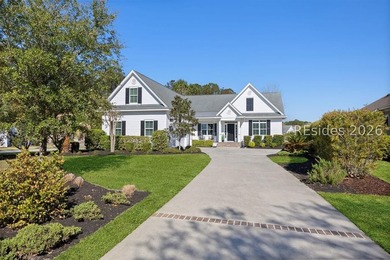 Located at the end of a private cul-de-sac in sought-after - photo 2