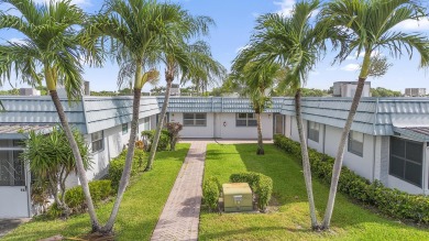 Lake Condo For Sale in Delray Beach, Florida