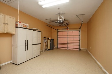 This Inviting, lakefront 2-bedroom 2-bath Villa is conveniently - photo 10