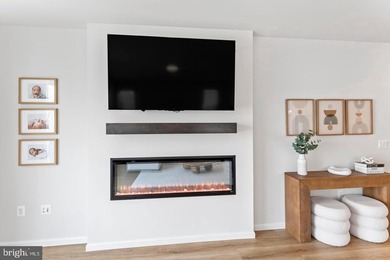 **SOLAR PANEL INCLUDED ONLY ONE YEAR OLD** Save More as Energy - photo 11