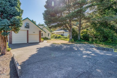 Single Level Home on the Golf Course. Relax and enjoy the views - photo 3