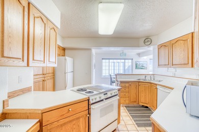 Single Level Home on the Golf Course. Relax and enjoy the views - photo 4