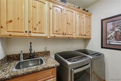 Majestic log-style mountain masterpiece located in the exclusive - photo 18