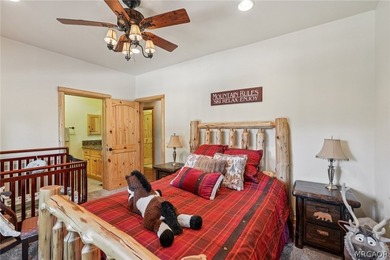 Majestic log-style mountain masterpiece located in the exclusive - photo 21