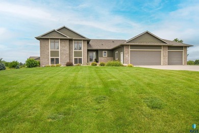 Escape the busy city life with this beautiful home, located just - photo 1