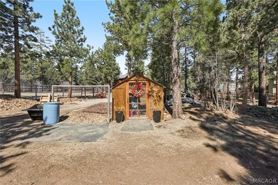 Majestic log-style mountain masterpiece located in the exclusive - photo 31