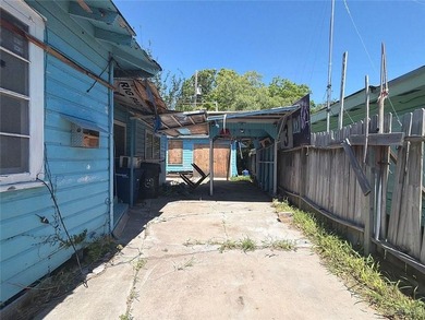 This spacious propertysits in an established residential - photo 4