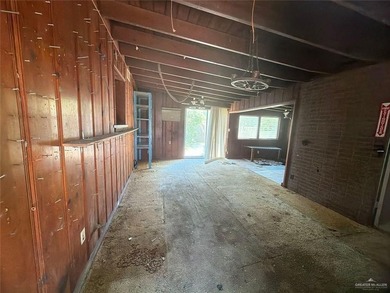 This spacious propertysits in an established residential - photo 5