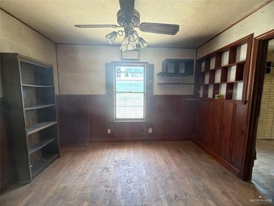 This spacious propertysits in an established residential - photo 7