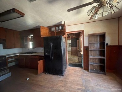This spacious propertysits in an established residential - photo 9