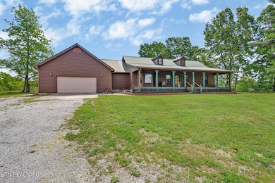 Beautiful home with STUNNING mountain views! This 3 bedroom, 2 - photo 14