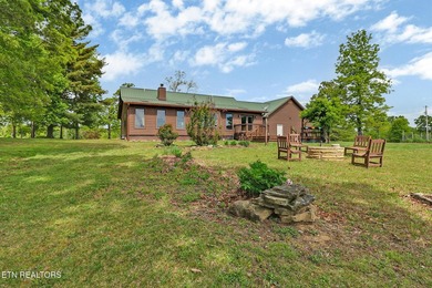 Beautiful home with STUNNING mountain views! This 3 bedroom, 2 - photo 16