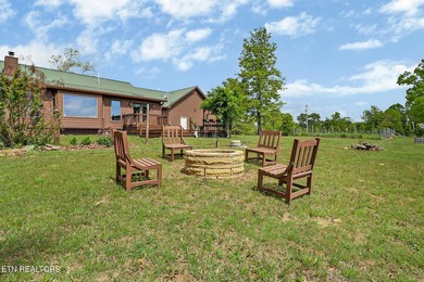 Beautiful home with STUNNING mountain views! This 3 bedroom, 2 - photo 17