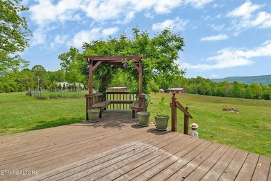 Beautiful home with STUNNING mountain views! This 3 bedroom, 2 - photo 20