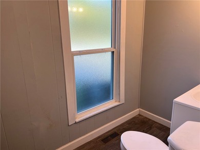 Updated 2,136 SQFT with 3 or 4 BR, 2 BA, 2 living areas, level - photo 21