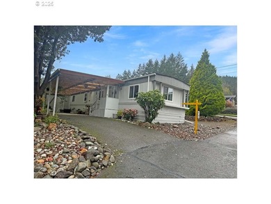 This bright and cheery 2/2 located up the Chetco River above the - photo 1