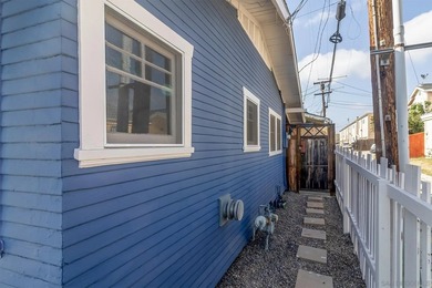 North Park Craftsman with great curb appeal. Even has a white - photo 21