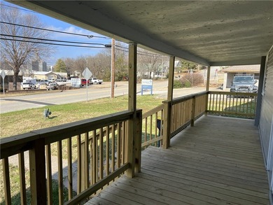 Updated 2,136 SQFT with 3 or 4 BR, 2 BA, 2 living areas, level - photo 23