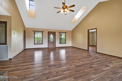 Beautiful home with STUNNING mountain views! This 3 bedroom, 2 - photo 24