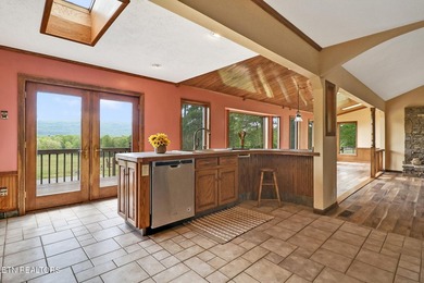 Beautiful home with STUNNING mountain views! This 3 bedroom, 2 - photo 31