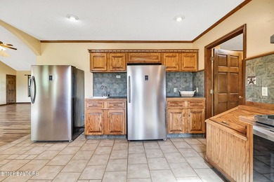 Beautiful home with STUNNING mountain views! This 3 bedroom, 2 - photo 33