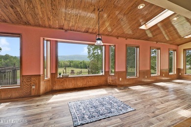 Beautiful home with STUNNING mountain views! This 3 bedroom, 2 - photo 34