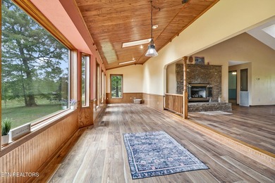 Beautiful home with STUNNING mountain views! This 3 bedroom, 2 - photo 35