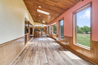 Beautiful home with STUNNING mountain views! This 3 bedroom, 2 - photo 36