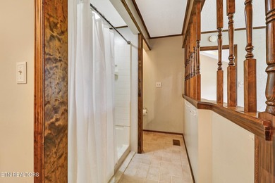 Beautiful home with STUNNING mountain views! This 3 bedroom, 2 - photo 40