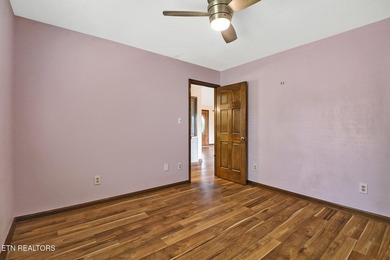 Beautiful home with STUNNING mountain views! This 3 bedroom, 2 - photo 43