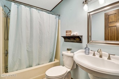 Beautiful home with STUNNING mountain views! This 3 bedroom, 2 - photo 44