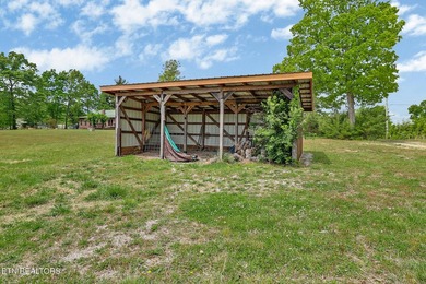 Beautiful home with STUNNING mountain views! This 3 bedroom, 2 - photo 47