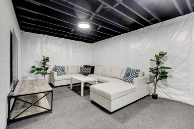 This charming 3 bedroom, 2 bath bungalow in the heart of Des