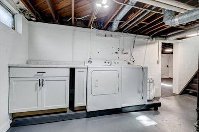 This charming 3 bedroom, 2 bath bungalow in the heart of Des