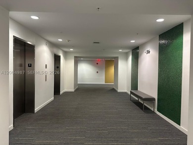 Spacious 1 bd/1.5 bath, 966 SqFt., featuring 11.5 ft ceiling - photo 7
