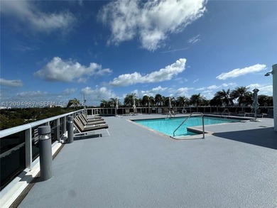 Spacious 1 bd/1.5 bath, 966 SqFt., featuring 11.5 ft ceiling - photo 8