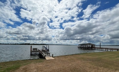 Main Lake Waterfront with Guest Quarters - photo 4