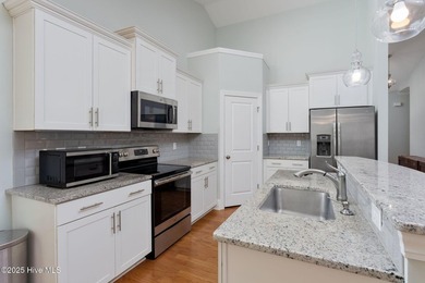 Charming home in an ideal location! This fabulous 3 bed 2 bath - photo 12