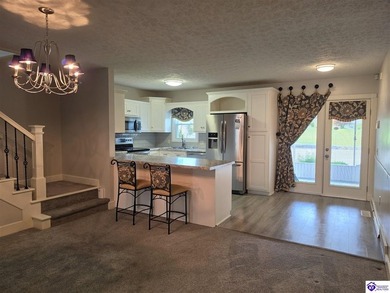 Motivated Seller! One Year Home Warranty! Welcome to 102 Regency - photo 2