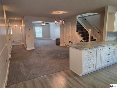 Motivated Seller! One Year Home Warranty! Welcome to 102 Regency - photo 3