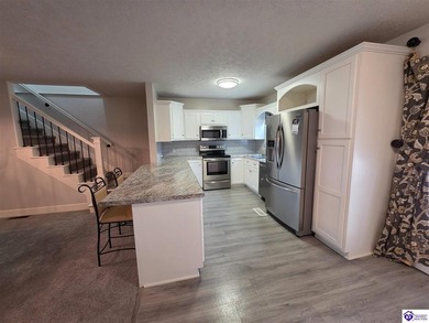 Motivated Seller! One Year Home Warranty! Welcome to 102 Regency - photo 4
