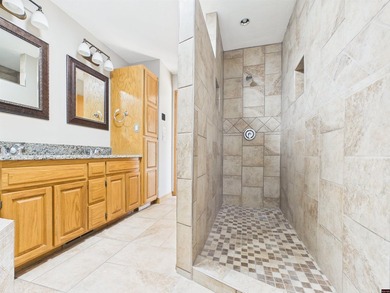 All-brick home offering space, privacy, and amenities! This - photo 18