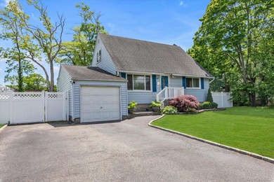 Move right into this charming Cape Cod in the heart of West - photo 2